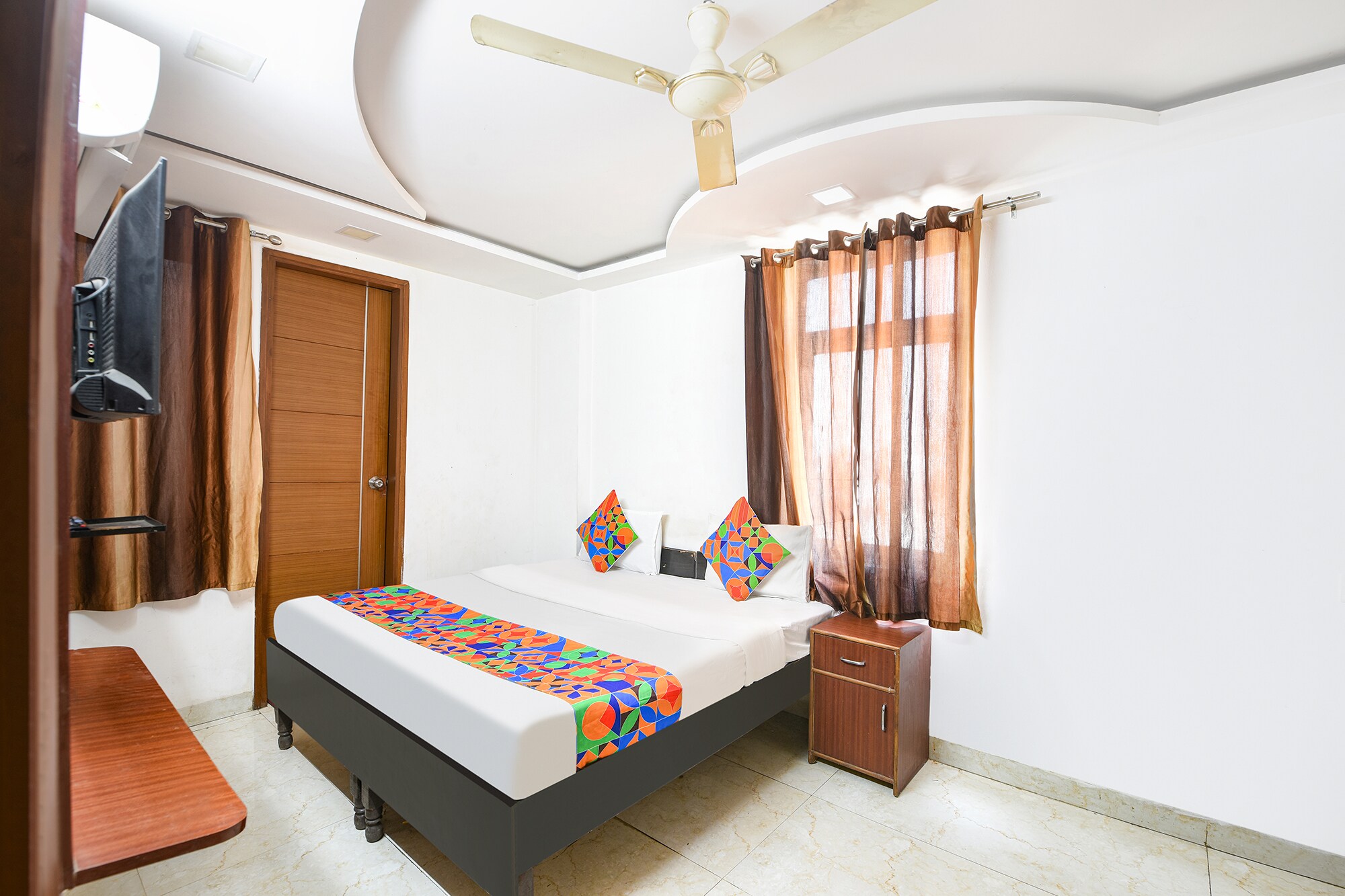 FabHotel The Royal Residency - Dashrathpuri Metro - Tap to explore photos