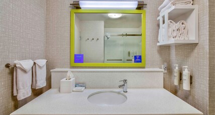 Hampton Inn by Hilton Cortland Room Type - 1 KING BED STUDY NONSMOK