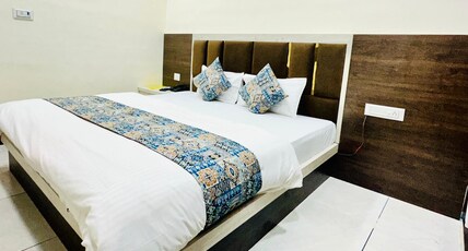 Hotel Golden Oasis Room Type - Ac Deluxe Double Bed Room