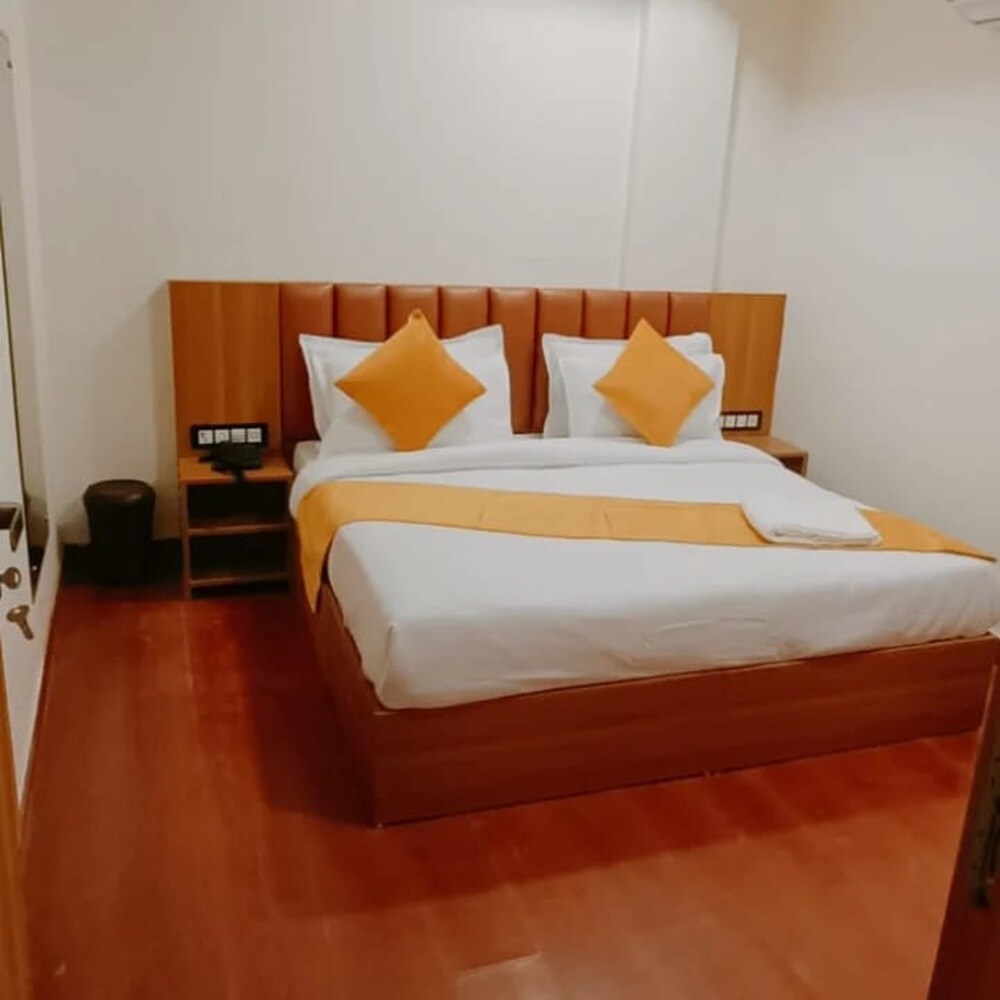 Hotel Golden Tree - Tap to explore photos