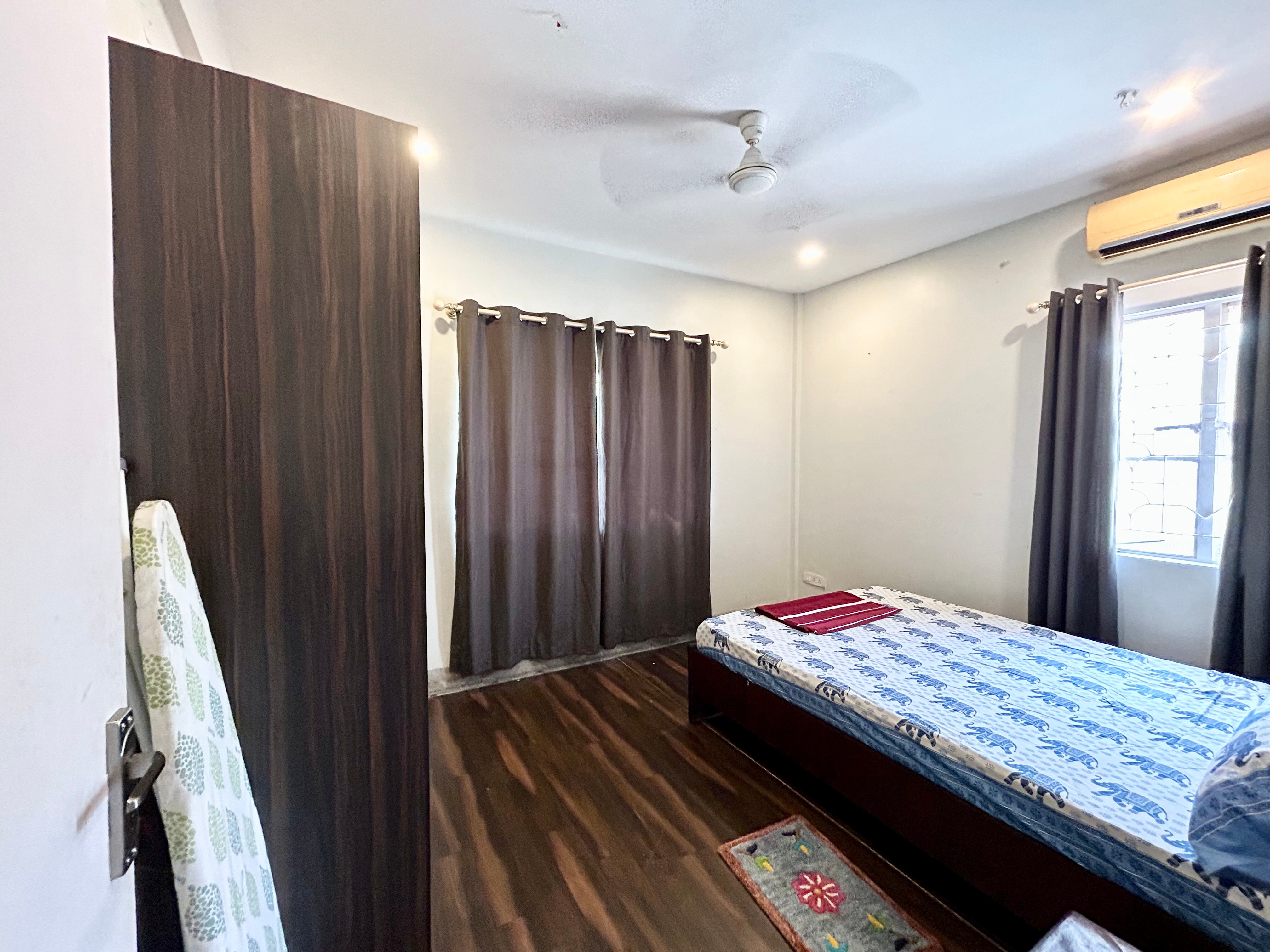 Lavish 2BHK Serviced Apartment in Ballygunge Place - Tap to explore photos
