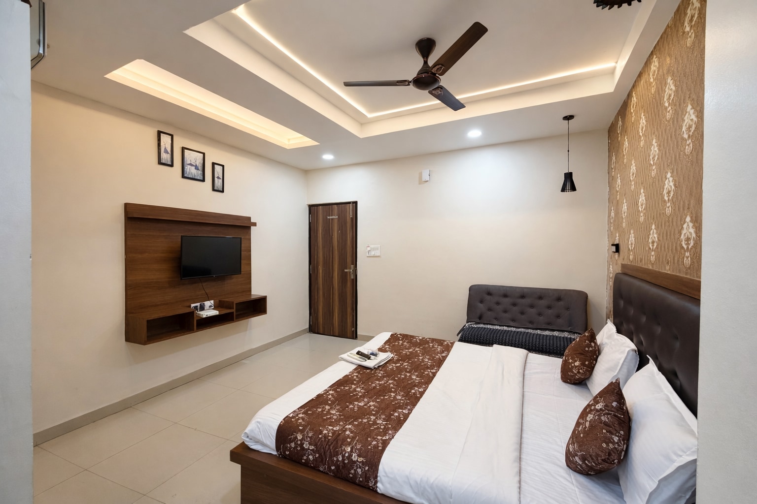 Hotel Shubhshree - Tap to explore photos