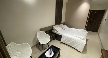 Model Grand Inn Room Type - Standard Double Room Non AC