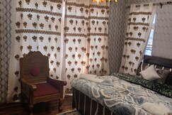 Hotel amberwood inn