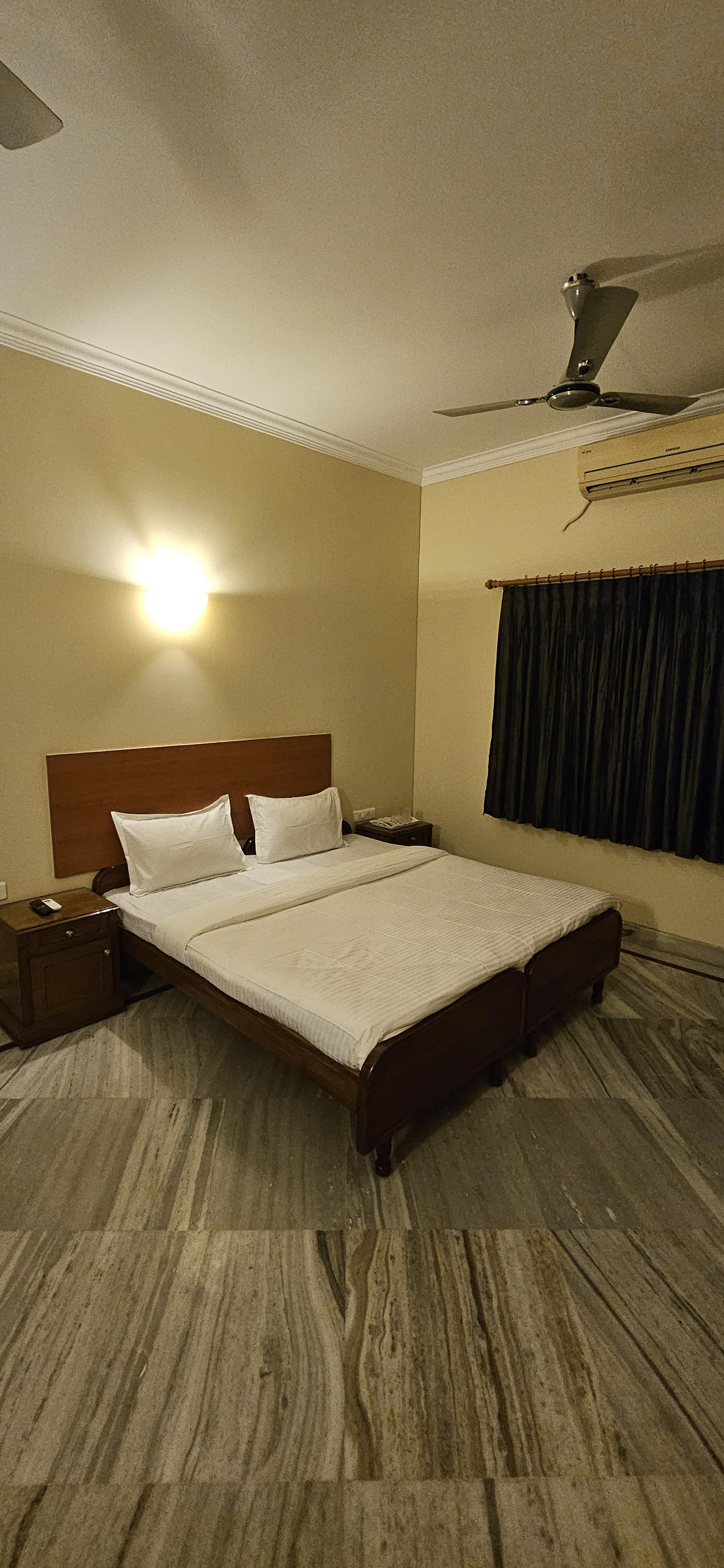 Smarak Corporate Guest House - Tap to explore photos
