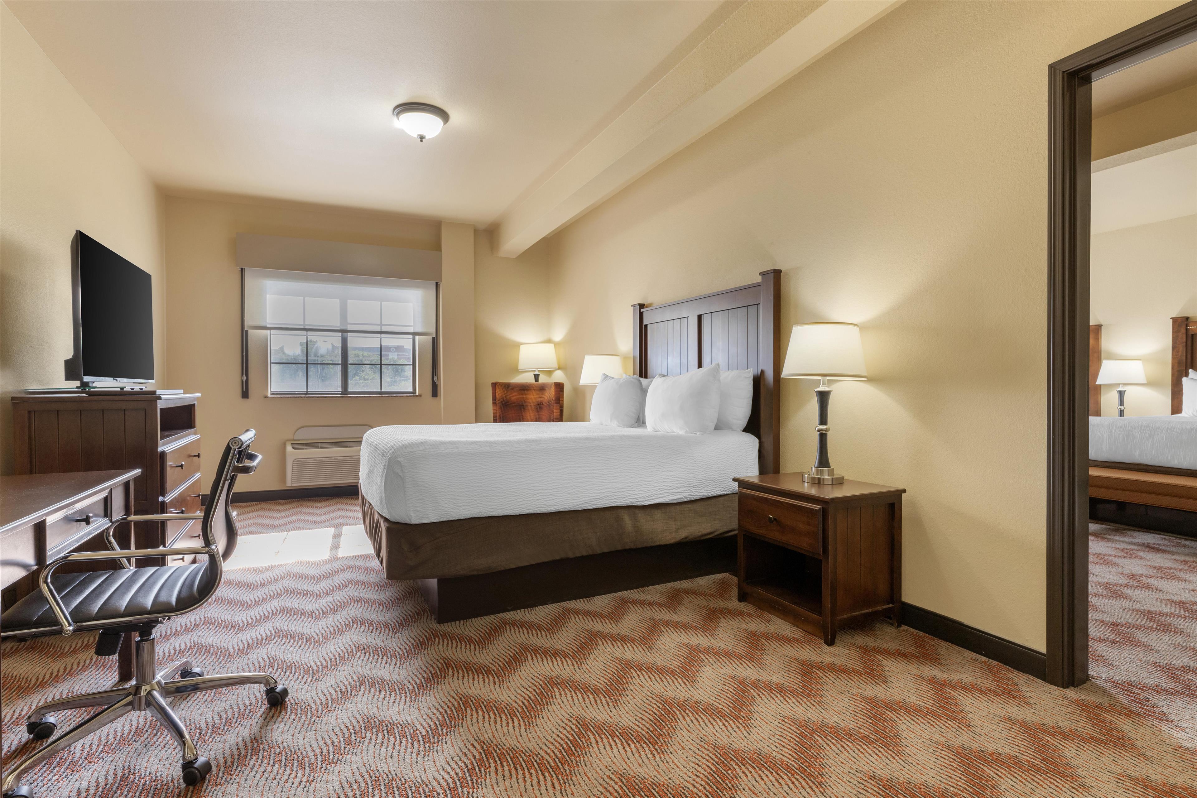 Best Western Plus Cimarron Hotel & Suites - Tap to explore photos