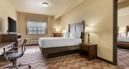 Best Western Plus Cimarron Hotel & Suites Room Type - Suite - 3 Queen Beds, Non-Smoking, Two Bedrooms, Sofabed, Microwave And Refrigerator, Full Breakfast