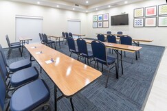 Holiday Inn Express & Suites FORT MYERS AIRPORT
