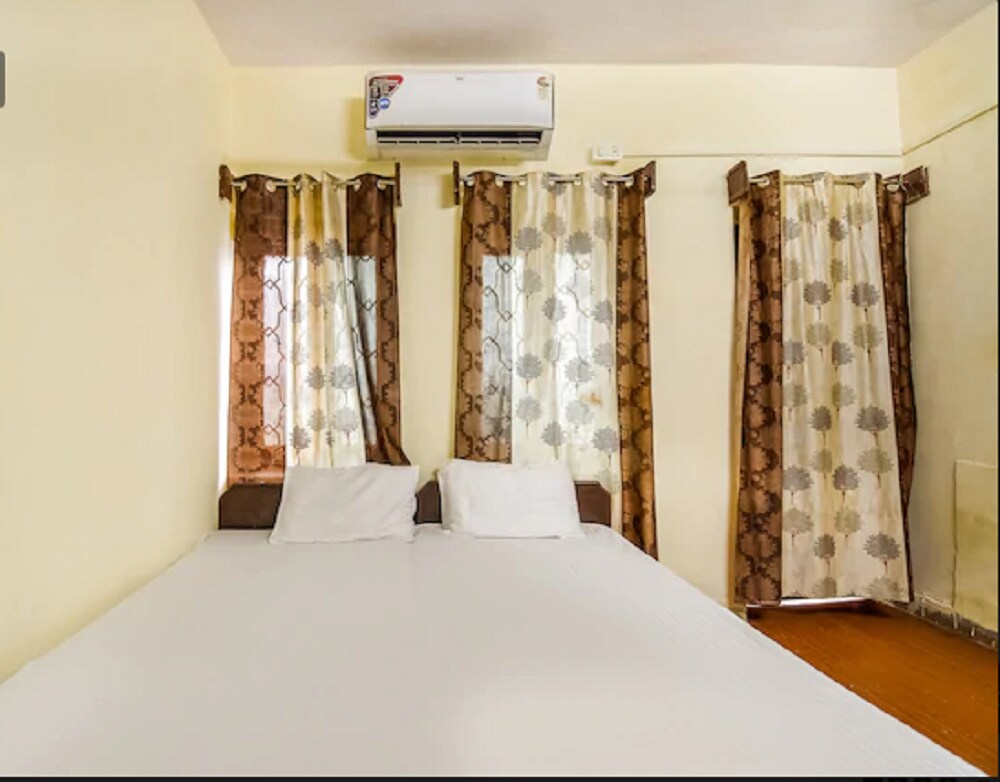 Hotel Ratan Palace - Tap to explore photos