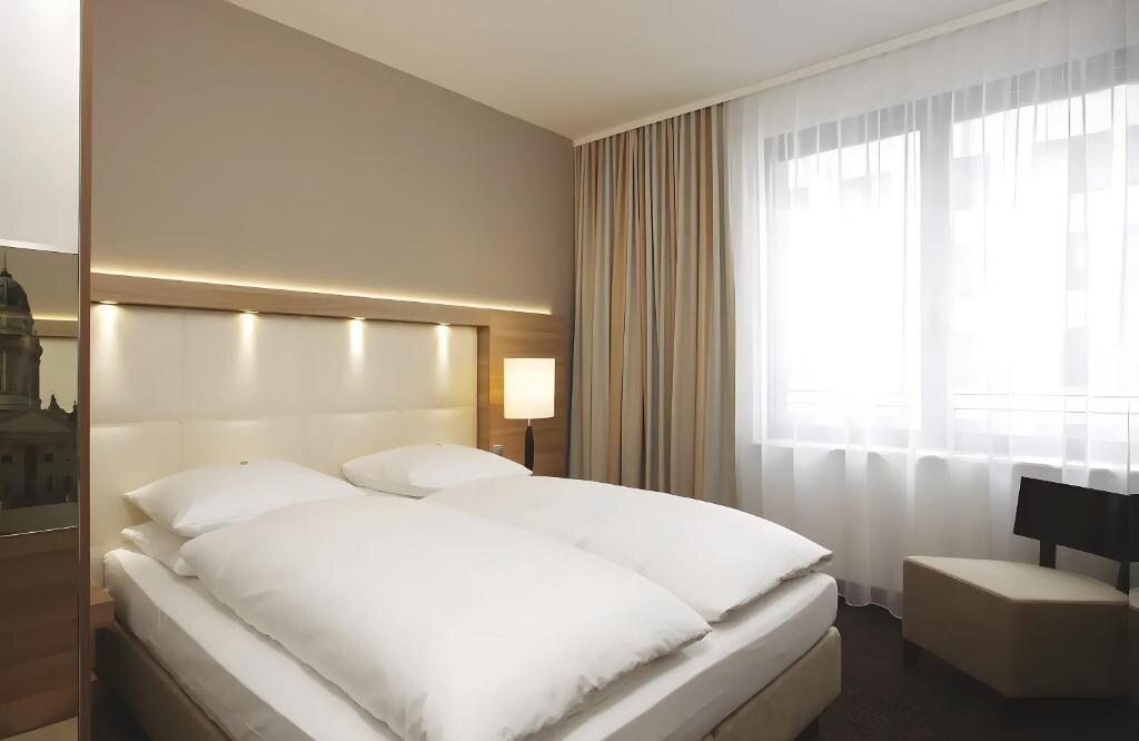 Hotel Berlin Alexanderplatz by Leonardo Hotels - Tap to explore photos