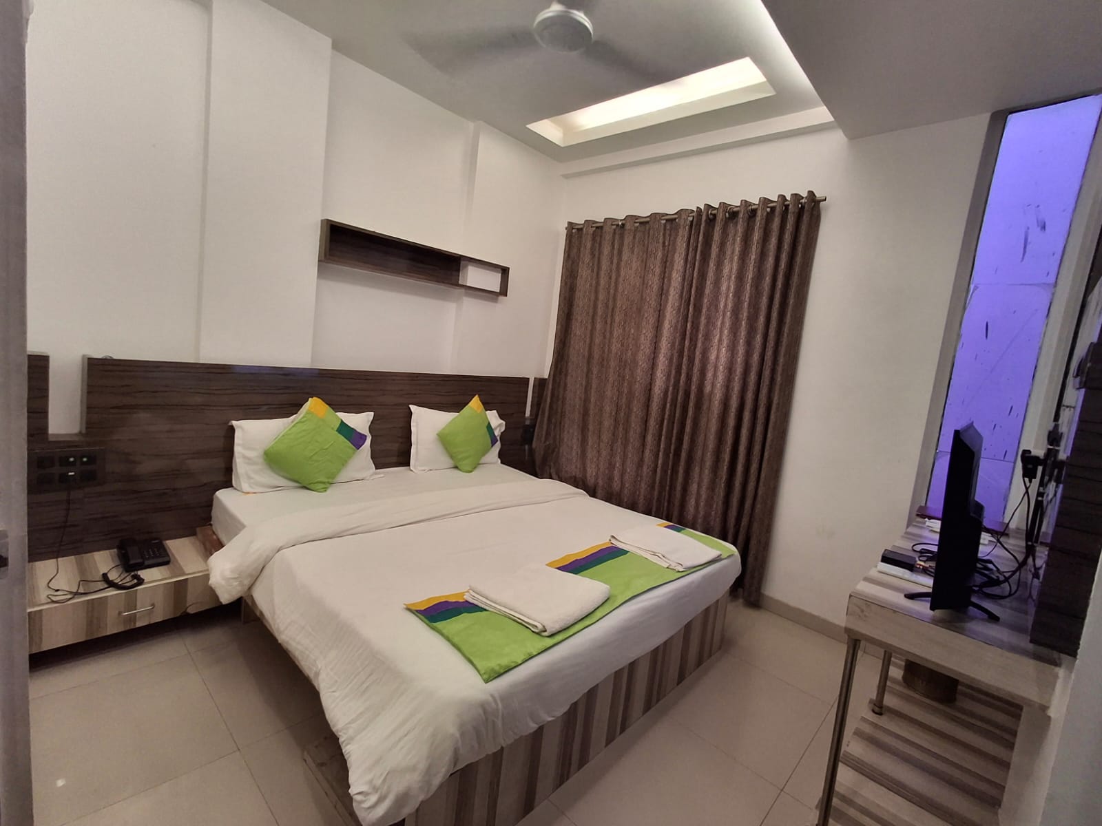 Hotel Shiva's - Tap to explore photos