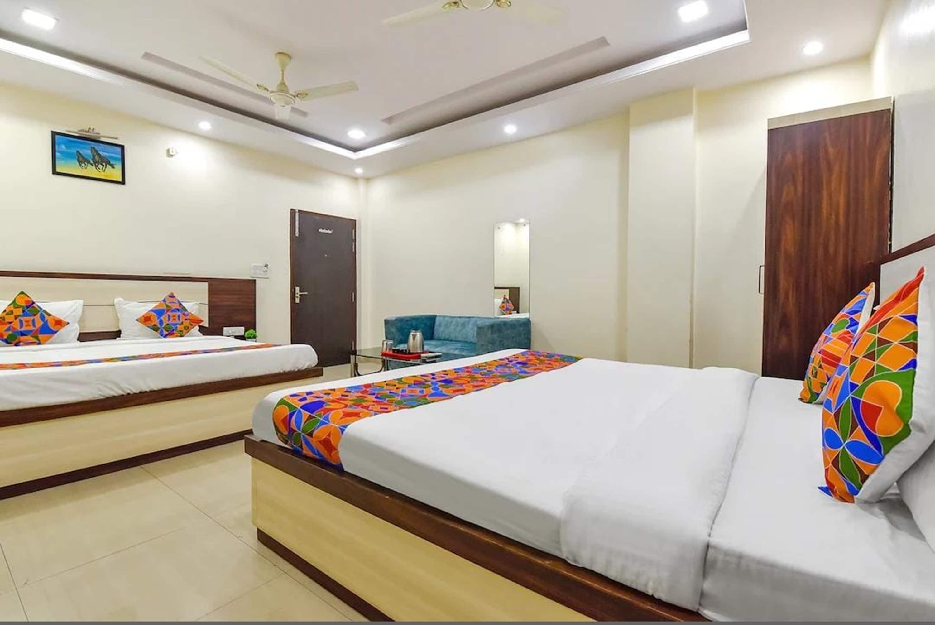 Hotel Gulab Vatika. - Tap to explore photos