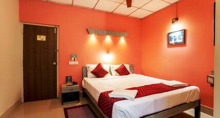 Hotel Shreesh Room Type - Deluxe AC Rooms