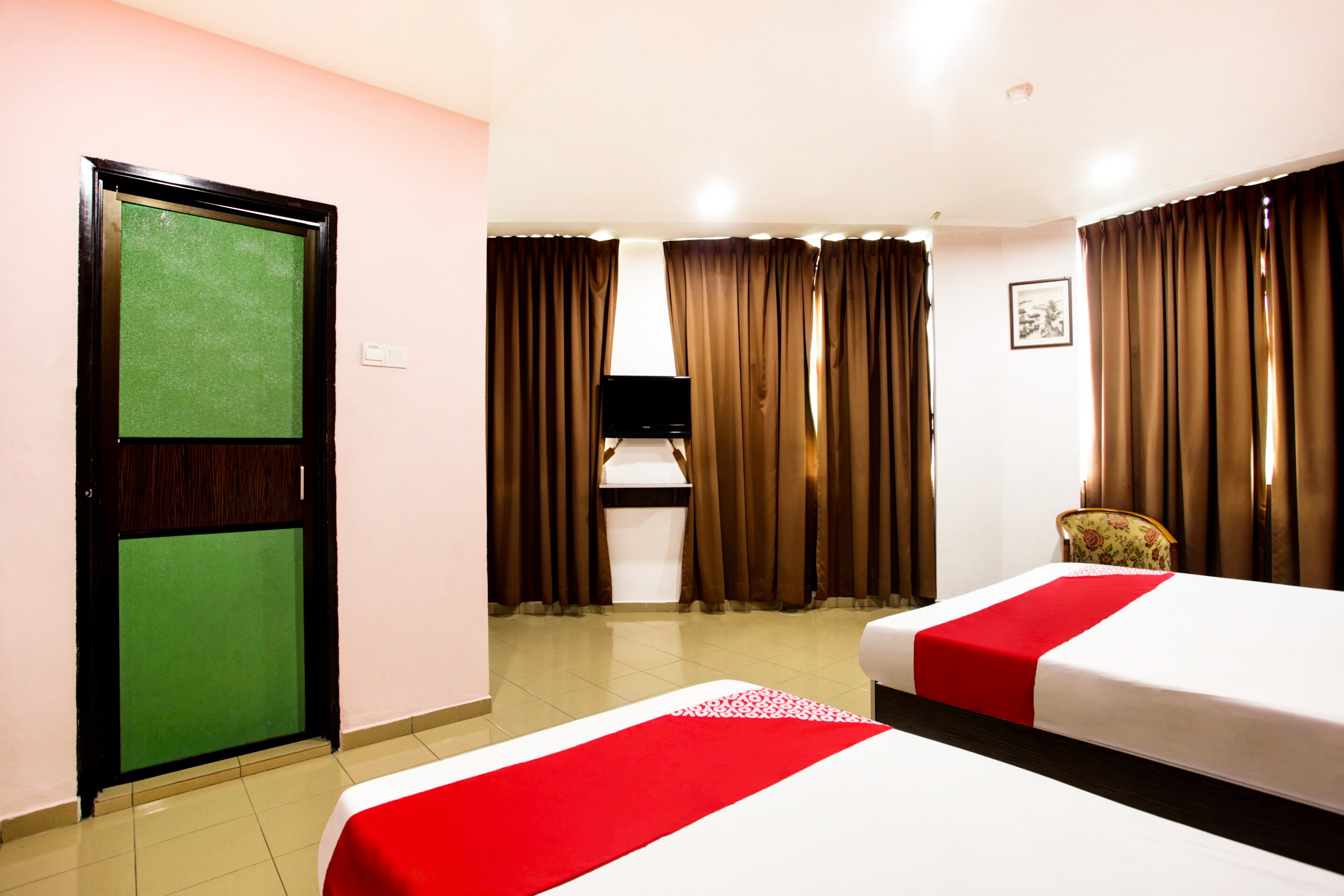 OYO 89539 Hotel Siswa - Tap to explore photos
