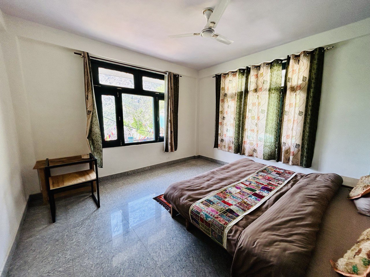 Kasol Hostel - Tap to explore photos