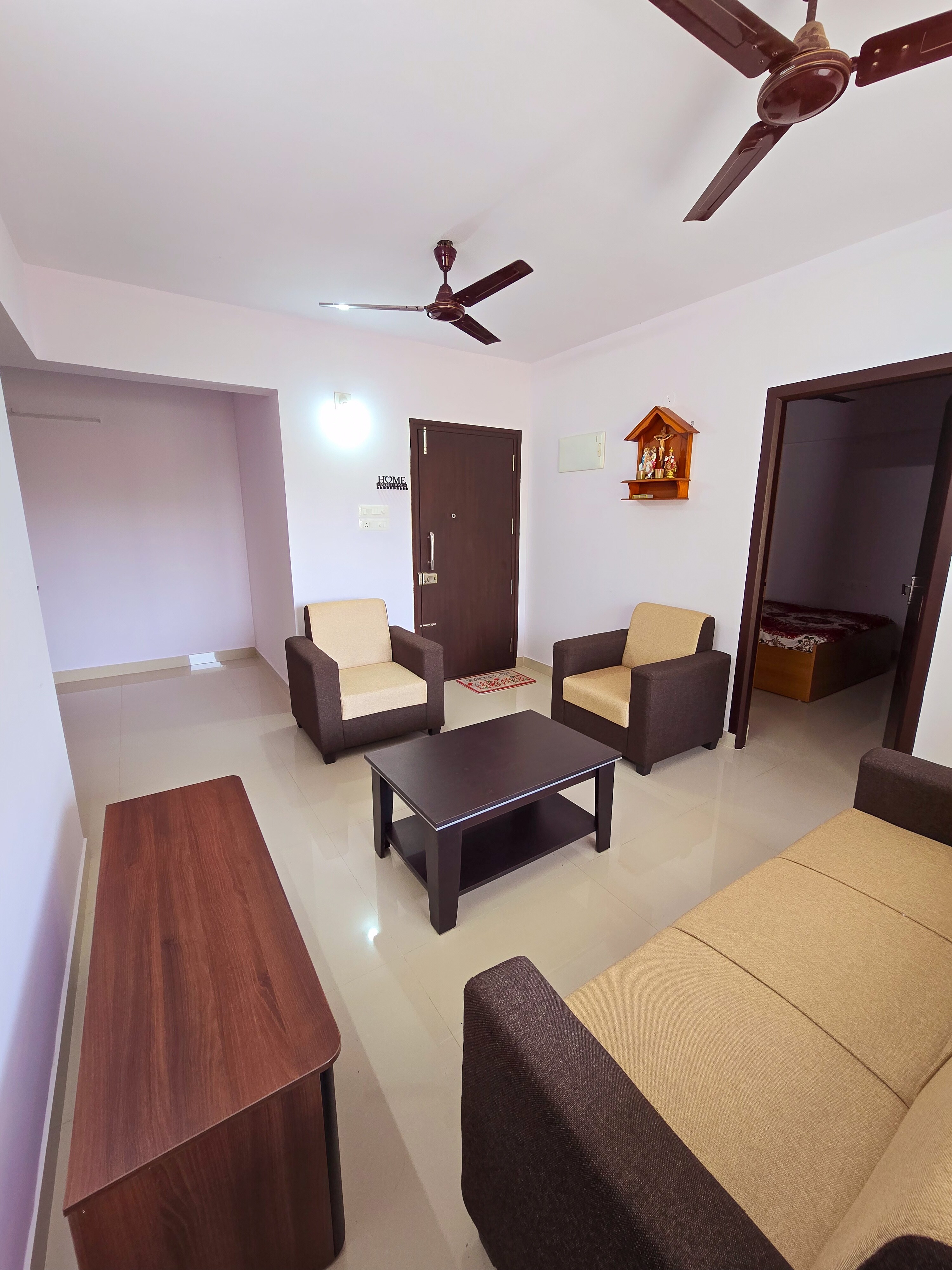 Cozy Apt | Easy Access - Groceries & Transport - Tap to explore photos
