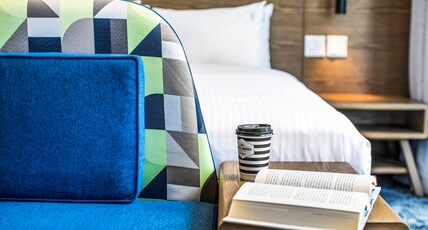 Holiday Inn Express MELBOURNE LITTLE COLLINS Room Type - 1 Queen Standard Accessible with Free Breakfast