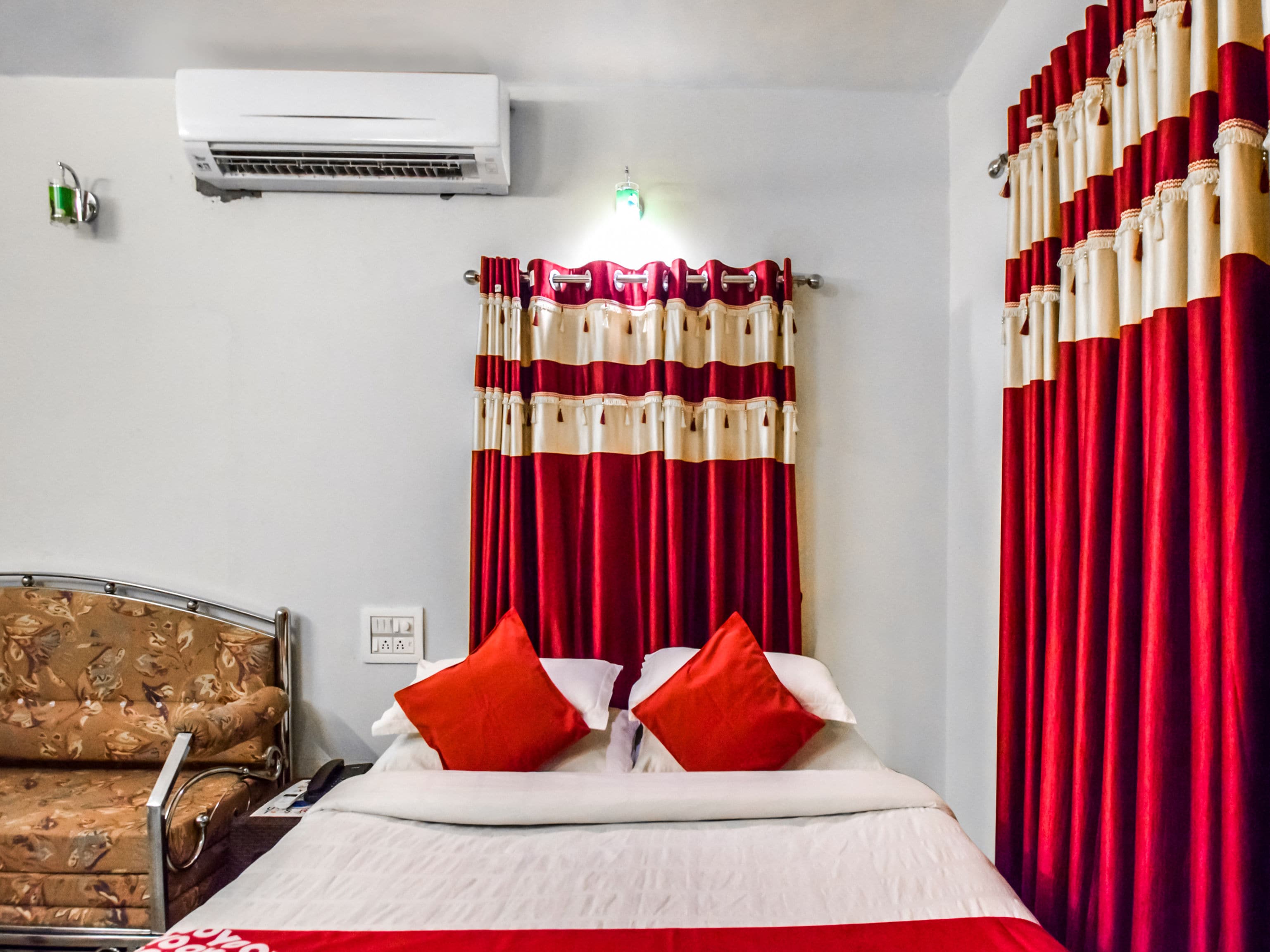 OYO 14851 Brahmbhatt - Tap to explore photos