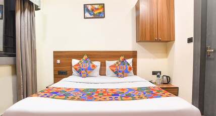 FabHotel New Saurabh Inn, Bengali Square Room Type - Deluxe Room