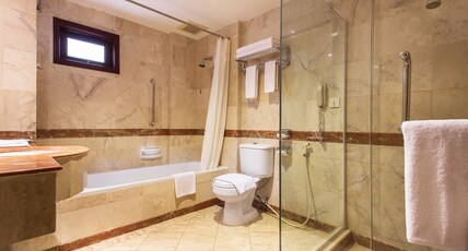 Holiday Inn Resort Batam Room Type - 3 Bedroom Suite 1 Queen 4 Single Holiday Inn Resort Batam Room Type - 3 Bedroom Suite 1 Queen 4 Single