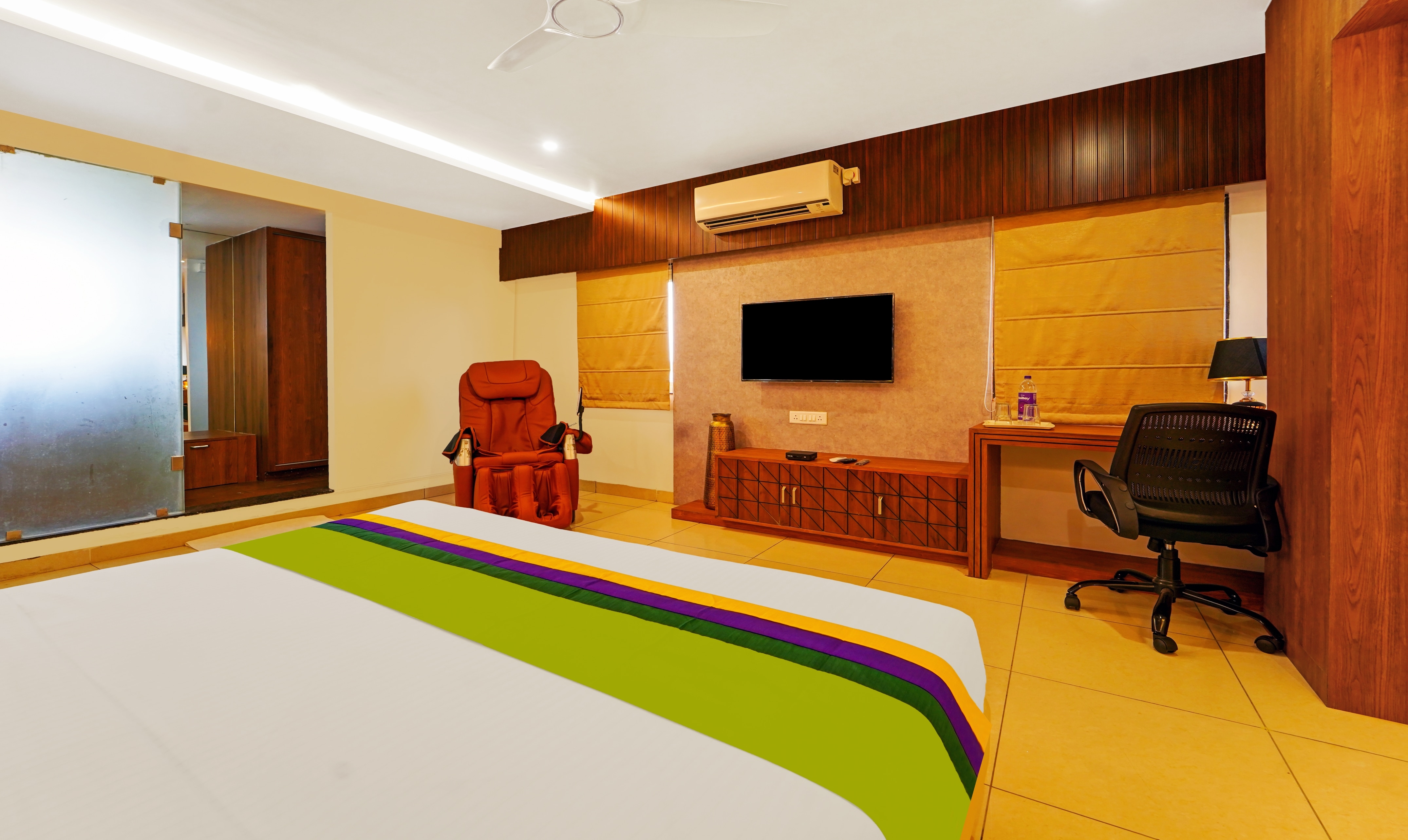 Treebo Surya Comforts, 200 Mtrs From Kolhapur Railway Station - Tap to explore photos