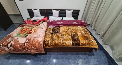 Hotel Royal Pamposh, Srinagar Room Type - Deluxe Triple Bed Room with Kitchenette