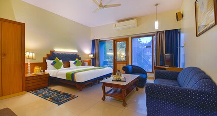 Treebo Natraj - Jaipur Room Type - Spacious Superior Room With Seating Area