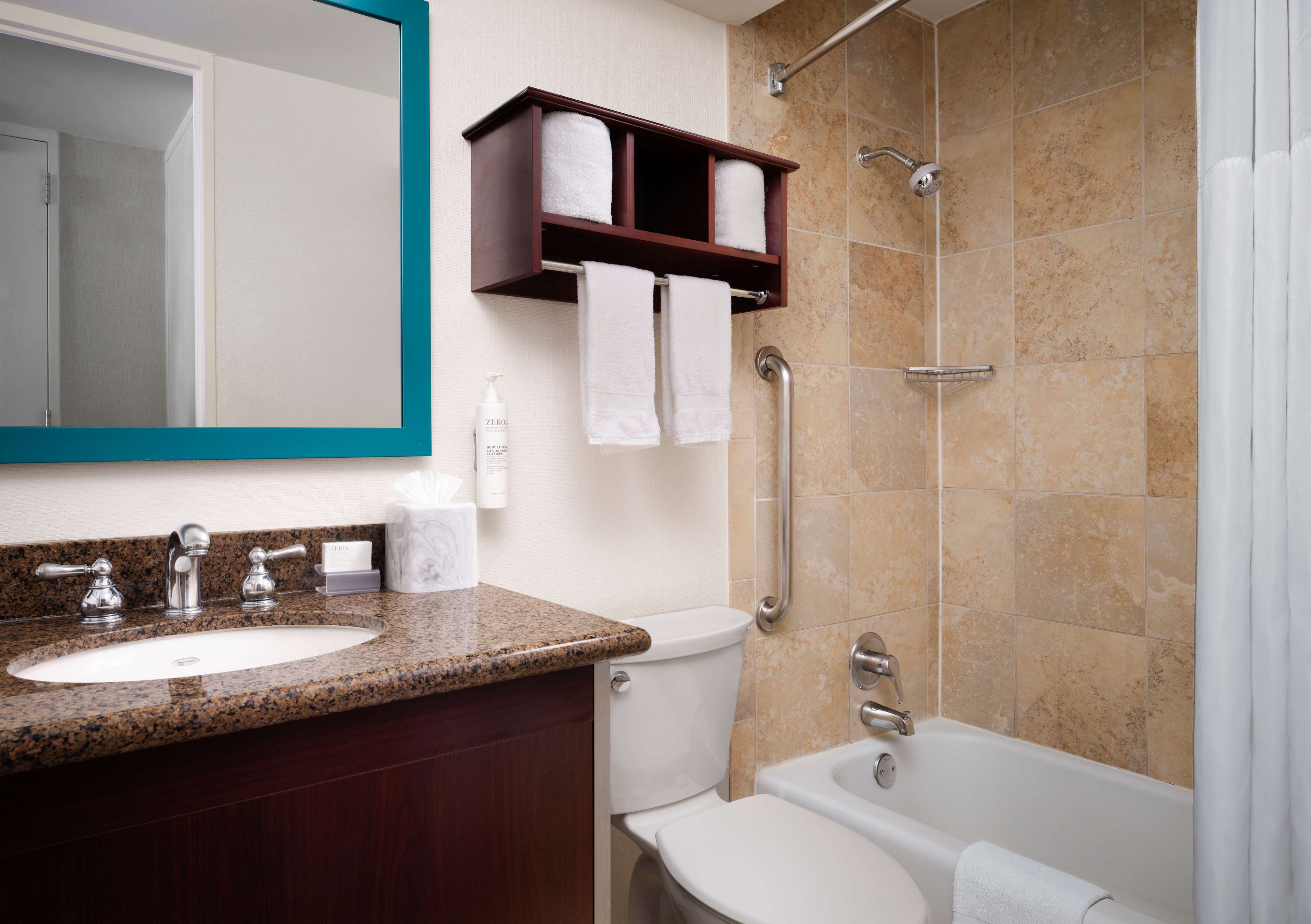 Hampton Inn by Hilton Chicago Downtown/Magnificent Mile - Tap to explore photos