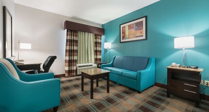 Best Western Plus Deridder Inn & Suites Room Type - Suite-1 King Bed, Non-Smoking, Mini Suite, Dining Table, Sofa For Seating, High Speed Internet Acces