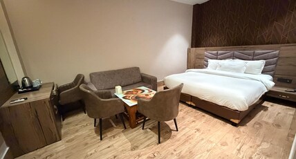 Hotel Ventures Inn Room Type - Deluxe Room