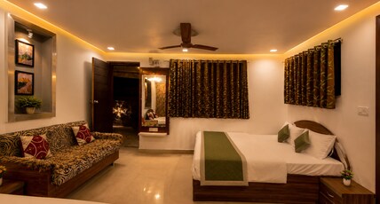The Peach Tree Homestay Room Type - Family Four Bed AC Room