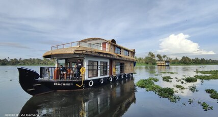 BOATCO ALLEPPEY PRIVATE LIMITED Room Type - Ina Cruise One Bedroom Premium Boat BOATCO ALLEPPEY PRIVATE LIMITED Room Type - Ina Cruise One Bedroom Premium Boat