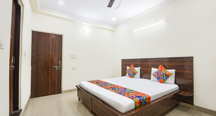 FabHotel GRG Bhawan Room Type - Deluxe Room FabHotel GRG Bhawan Room Type - Deluxe Room
