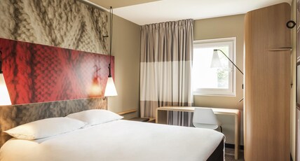 ibis Saint- Room Type - Standard Room with 1 double bed