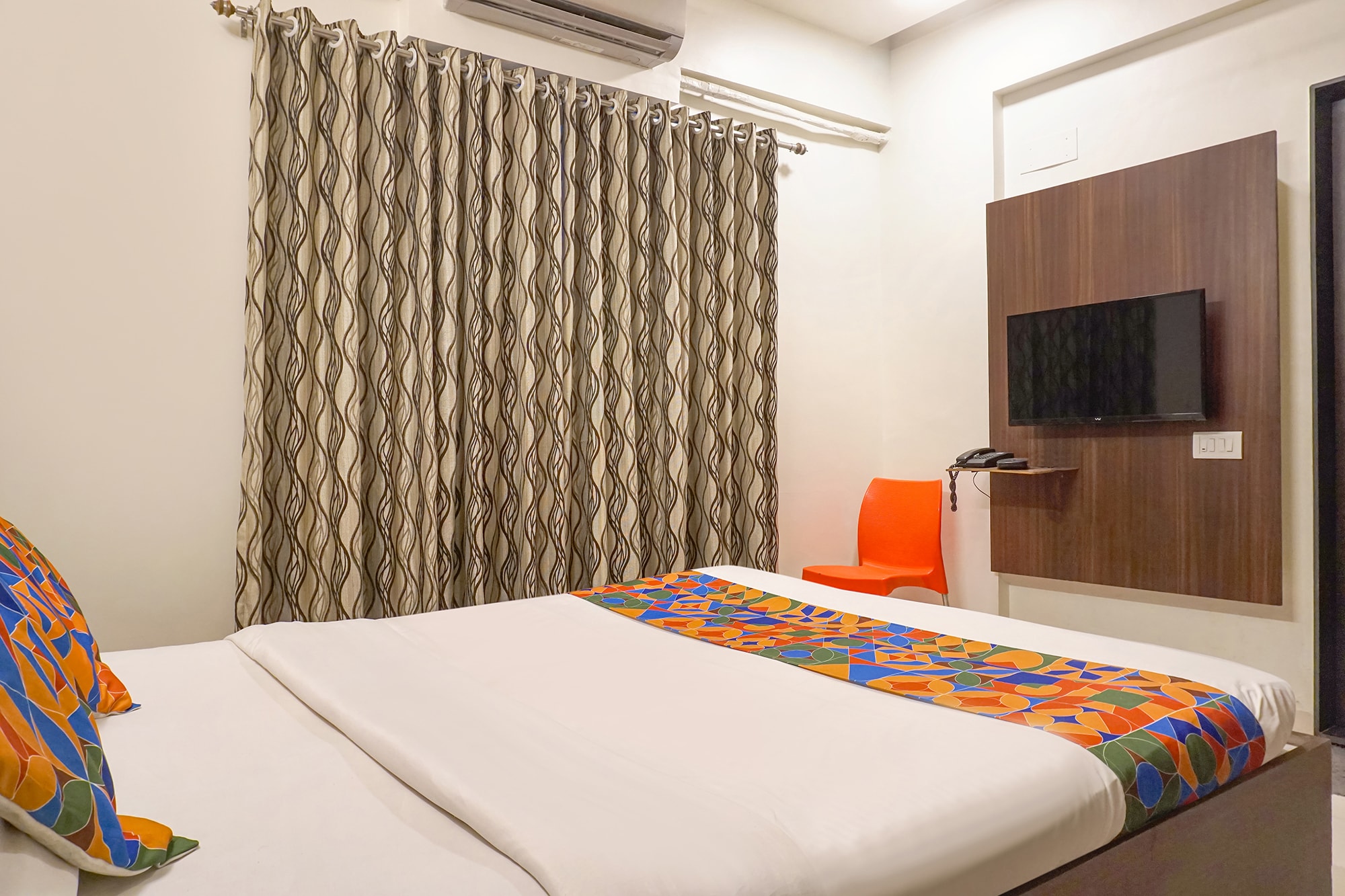 FabHotel Executive Pearl Inn - Nr. Twin Tower - Tap to explore photos