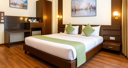 Karon Hotel - Lajpat Nagar Room Type - Deluxe King Room Karon Hotel - Lajpat Nagar Room Type - Deluxe King Room