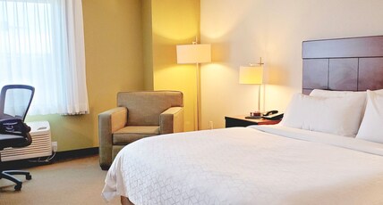 Holiday Inn Express Hotel & Suites Portland-Northwest Downtown Room Type - 1 King Standard
