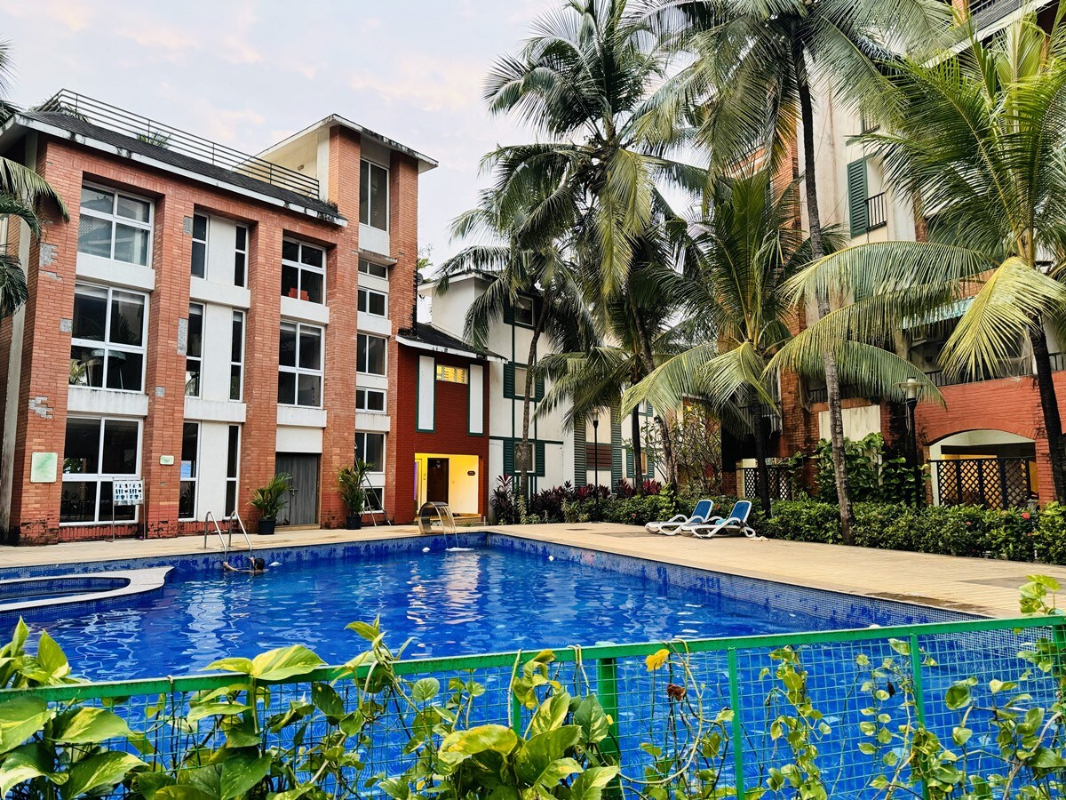 Thalora | Luxe Big 1BHK| 5 mins to Baga Anjuna| Pool Balcony - Tap to explore photos