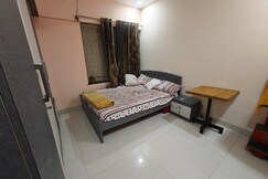 Solo Traveler s Cozy Stay