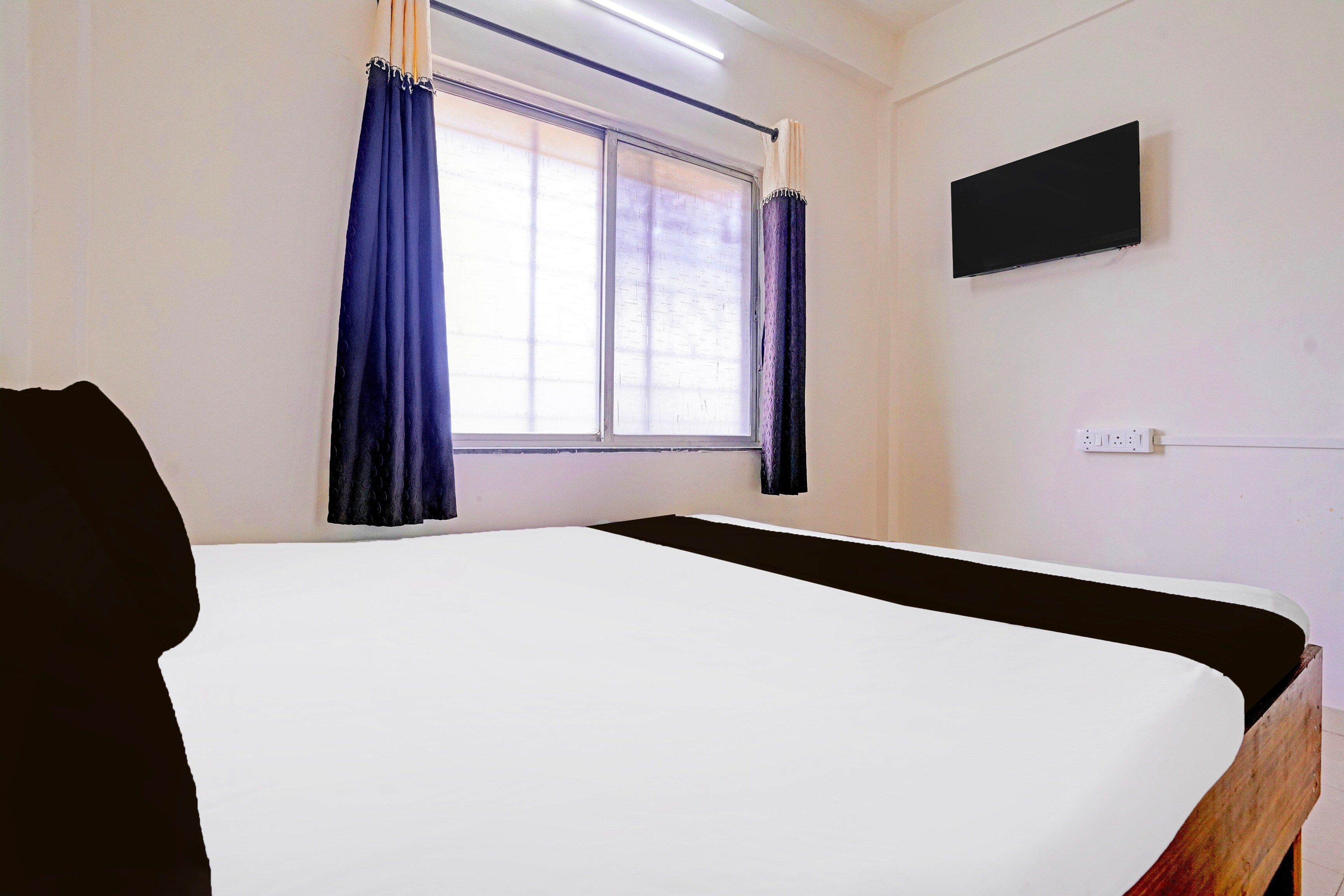 Hotel O Paradise - Tap to explore photos