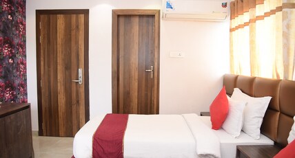 Hotel Vrinda Regency Room Type - Executive room twins bed (with front view balcony)
