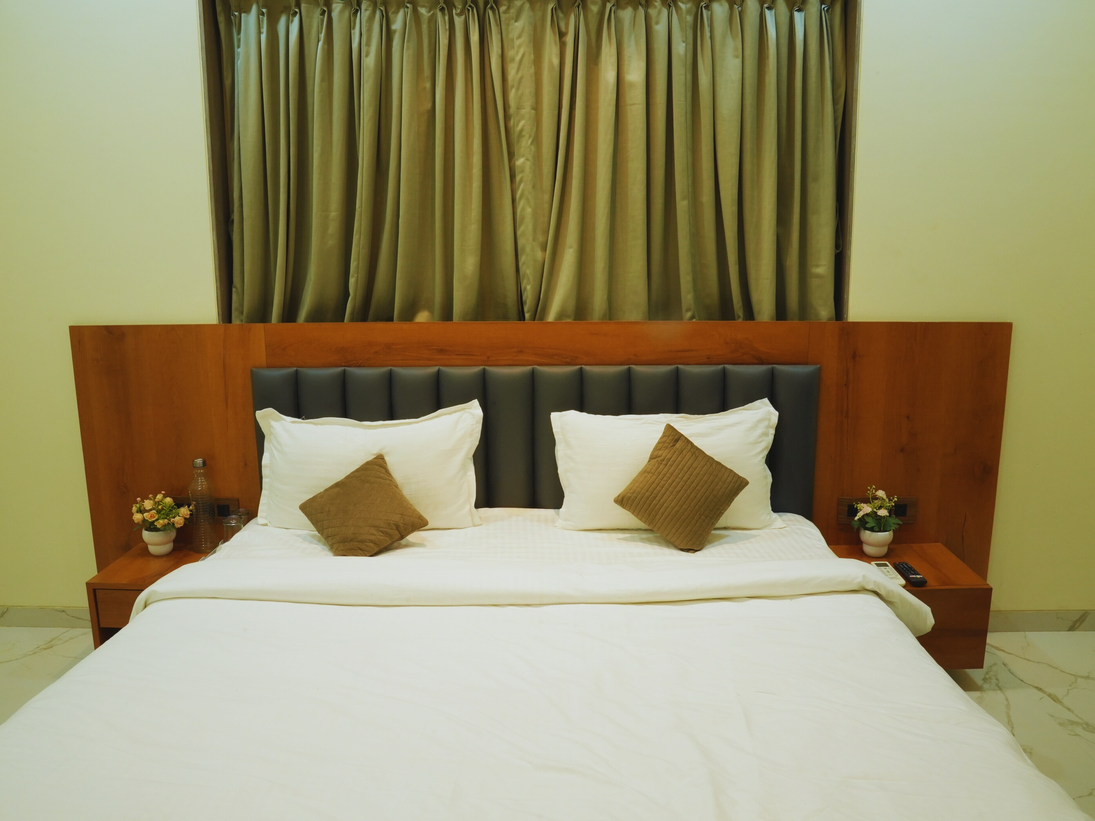 Revansh Villa By Glitz Hotels | Luxurious rooms in a Villa - Tap to explore photos