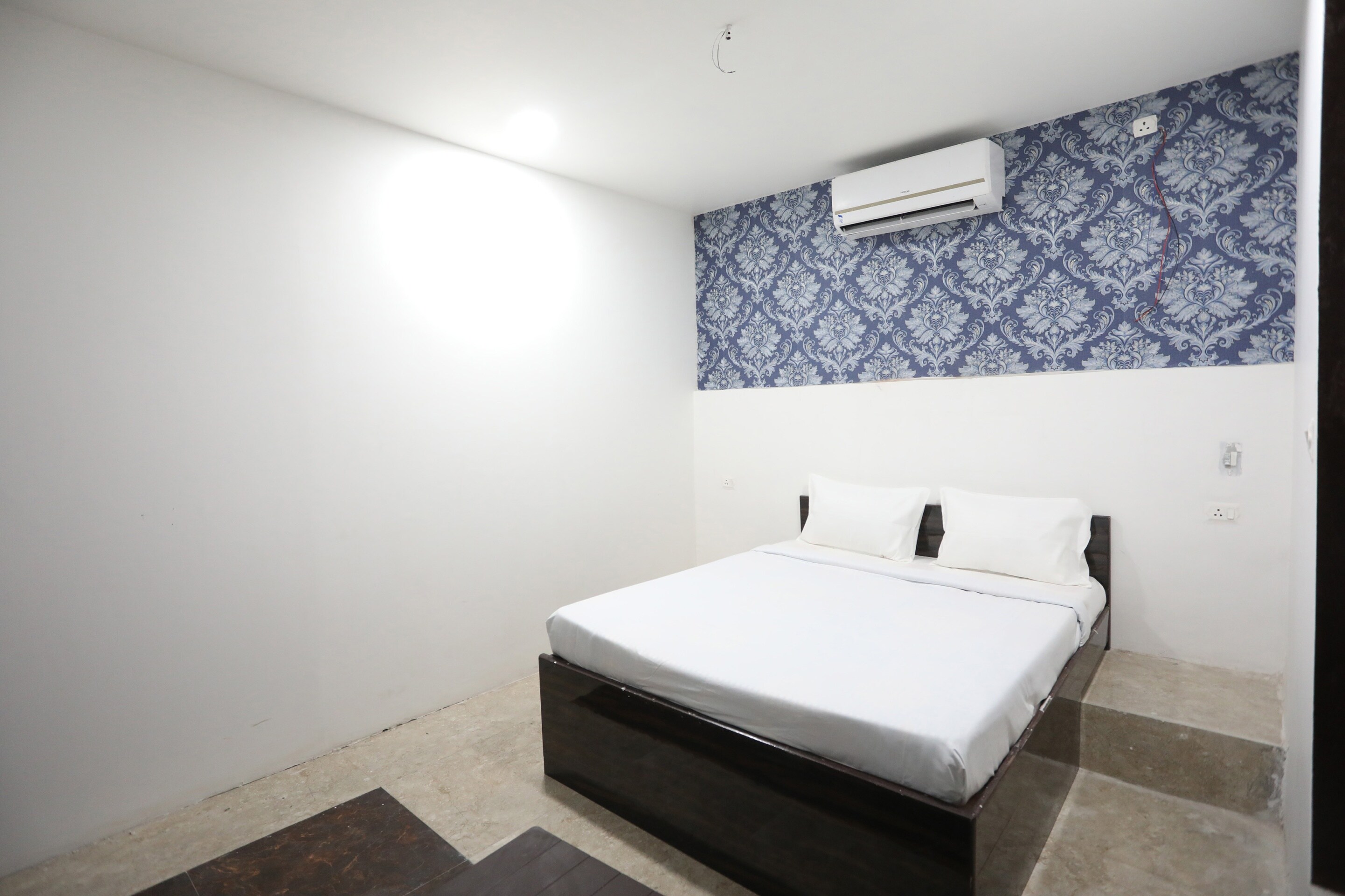 Hotel O The Mars - Tap to explore photos