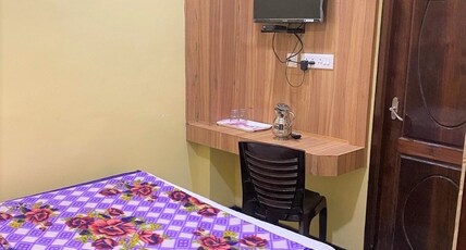 HOTEL CHENDHURAN Room Type - Non AC Double bed