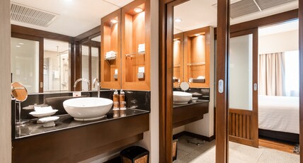 Ramada Plaza by Wyndham Bangkok Menam Riverside Room Type - 2 Twin Beds Superior Room