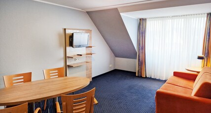 Garner Hotel BOCHUM by IHG Room Type - 1 BEDROOM SUITE GARDEN VIEW WITH KITCHEN AREA