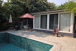 The Bollywood Farm with Pool and Beautiful Lawn