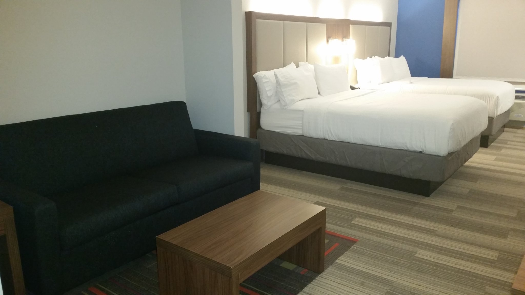 Holiday Inn Express SLIDELL - Tap to explore photos