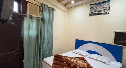 Hotel Shree Om Room Type - Deluxe Room (Non Ac)