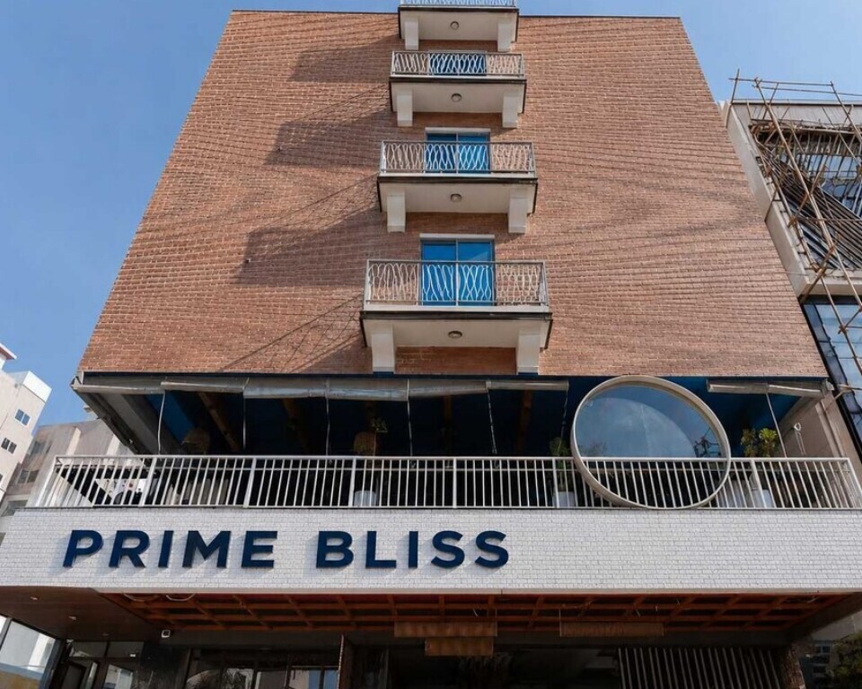 POP 84592B Hotel Prime Bliss - Tap to explore photos